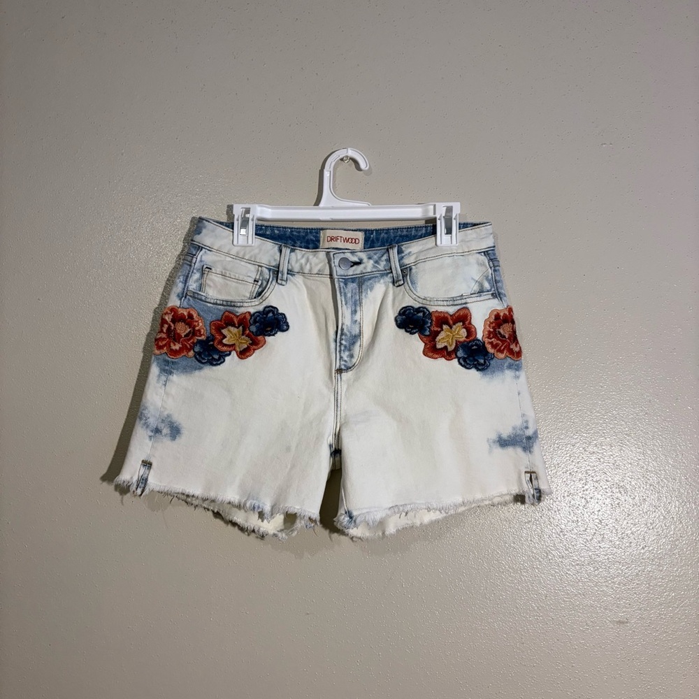 Anthropologie - Driftwood Women's Floral  Embroidered Denim Shorts Size 28
